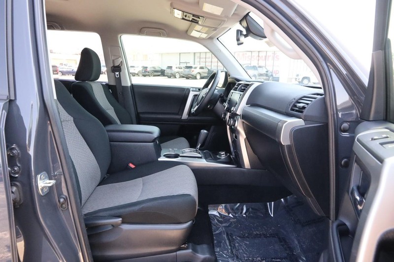 Toyota 4Runner Vehicle Image 25