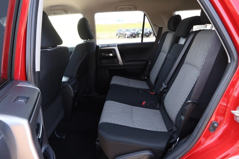 Toyota 4Runner Vehicle Image 09