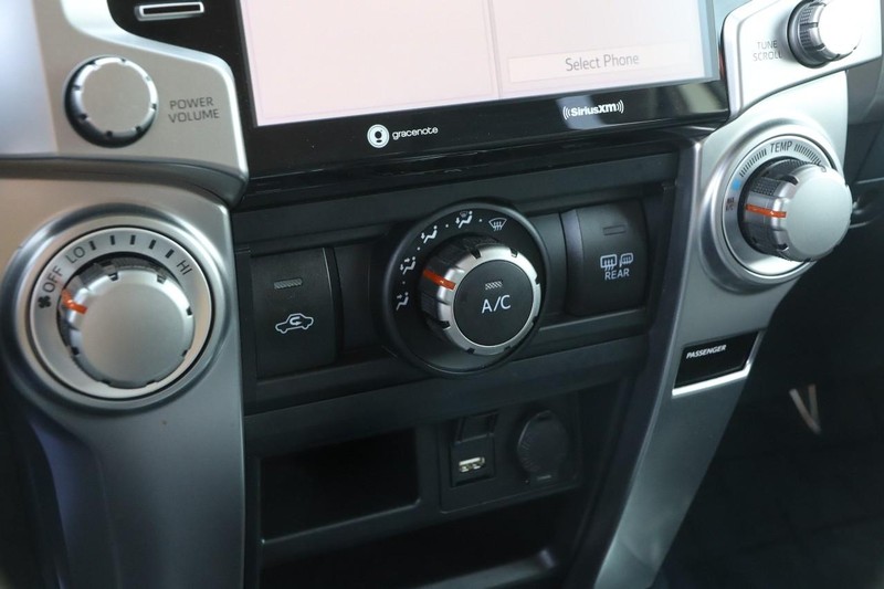 Toyota 4Runner Vehicle Image 17