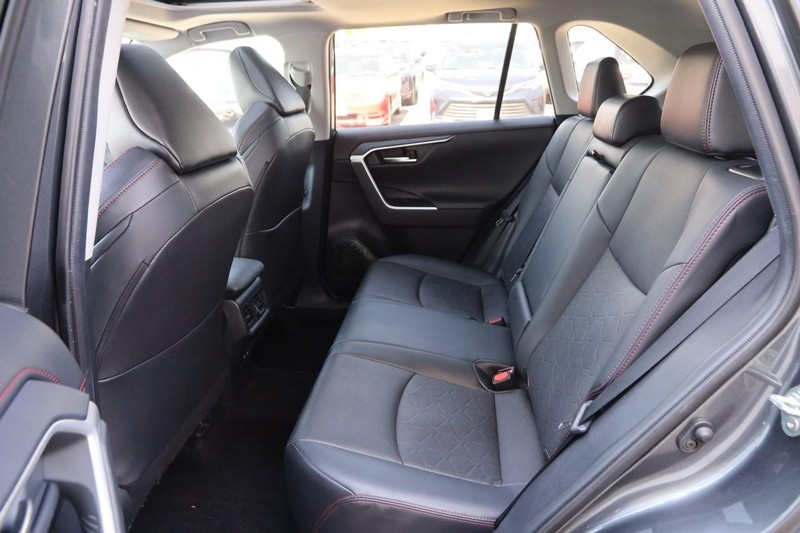 Toyota RAV4 Vehicle Image 10