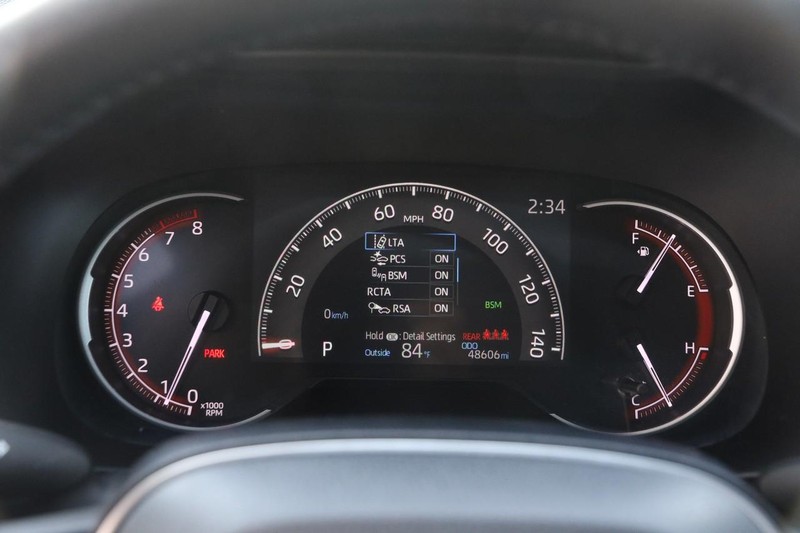 Toyota RAV4 Vehicle Image 14