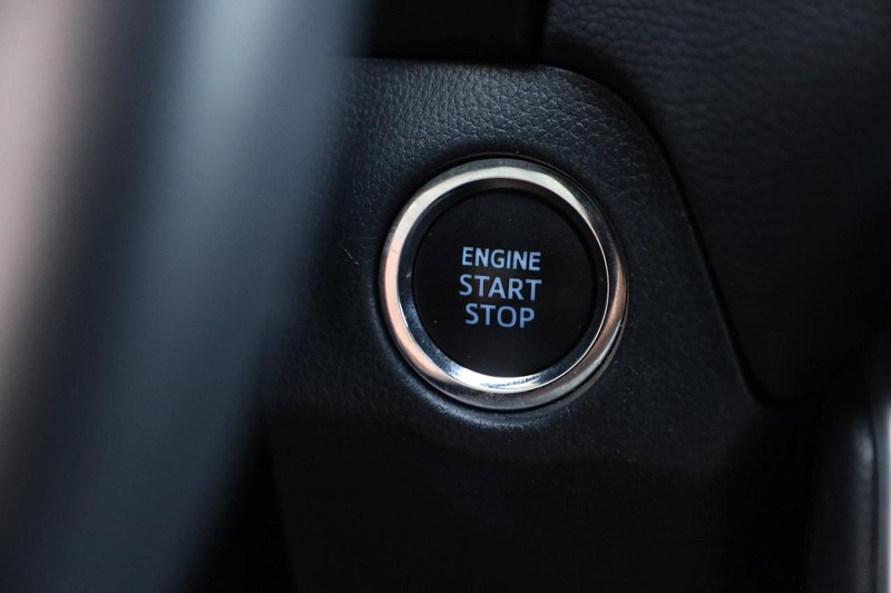 Toyota RAV4 Vehicle Image 15