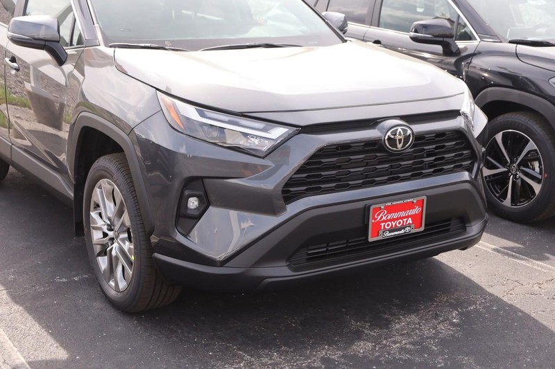 Toyota RAV4 Vehicle Image 02