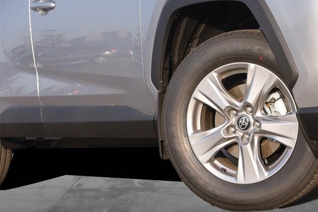Toyota RAV4 Vehicle Image 03