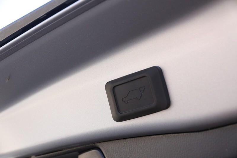 Toyota RAV4 Vehicle Image 08