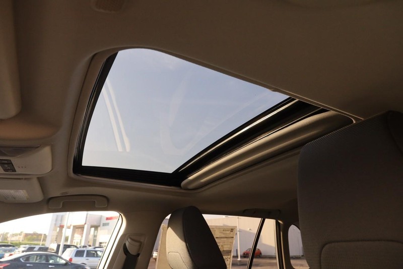 Toyota RAV4 Vehicle Image 09