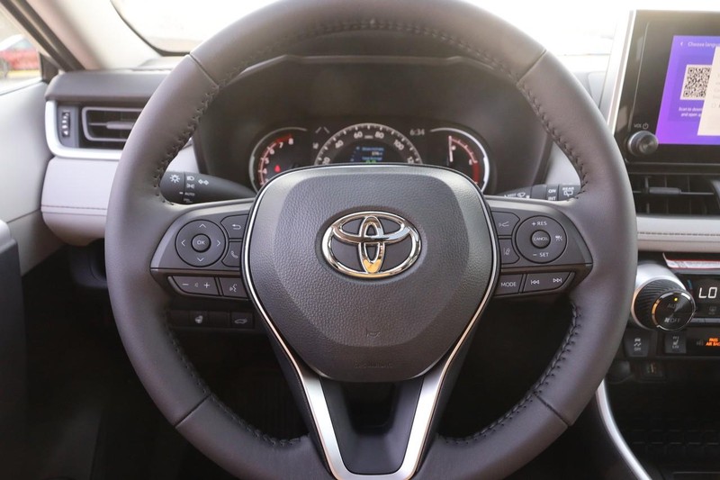 Toyota RAV4 Vehicle Image 12