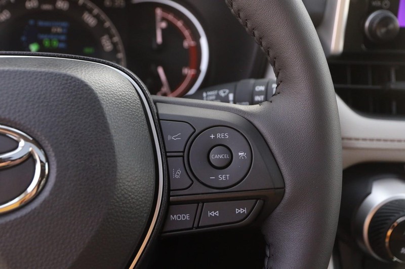 Toyota RAV4 Vehicle Image 14