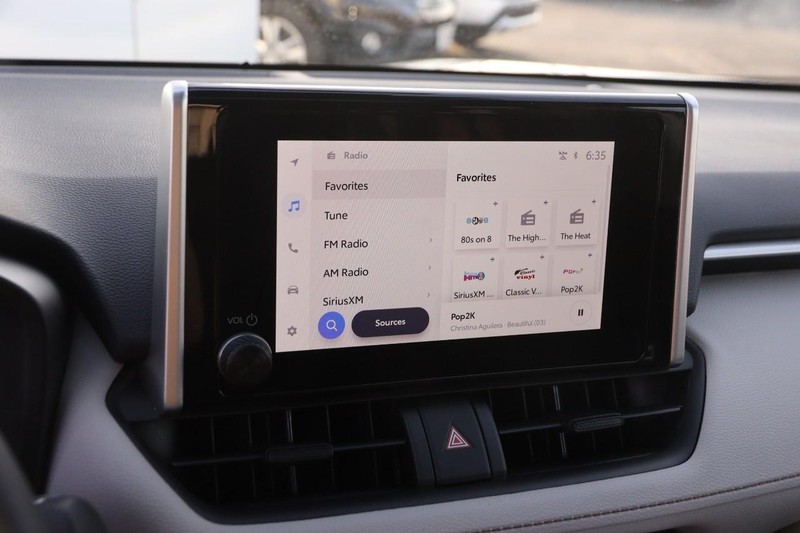 Toyota RAV4 Vehicle Image 17