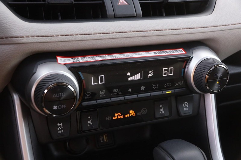 Toyota RAV4 Vehicle Image 19