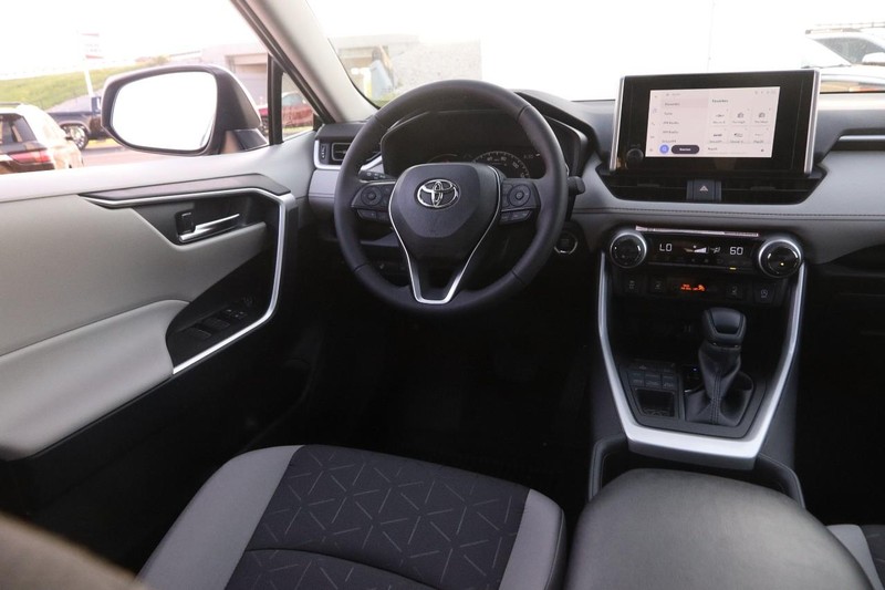 Toyota RAV4 Vehicle Image 23
