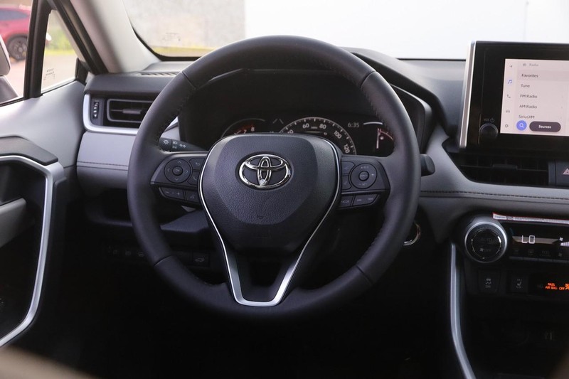 Toyota RAV4 Vehicle Image 24
