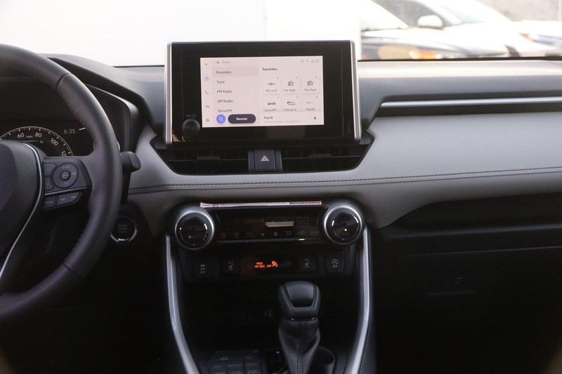 Toyota RAV4 Vehicle Image 25
