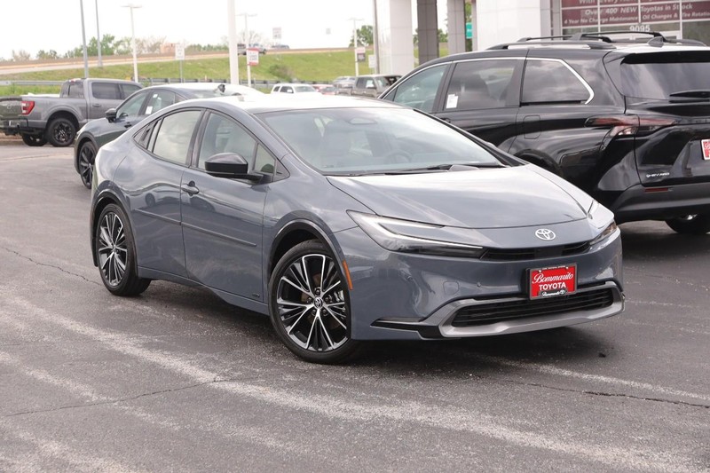 Toyota Prius Vehicle Image 02