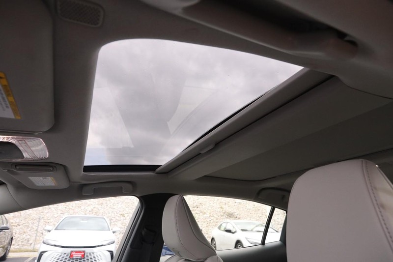 Toyota Prius Vehicle Image 09