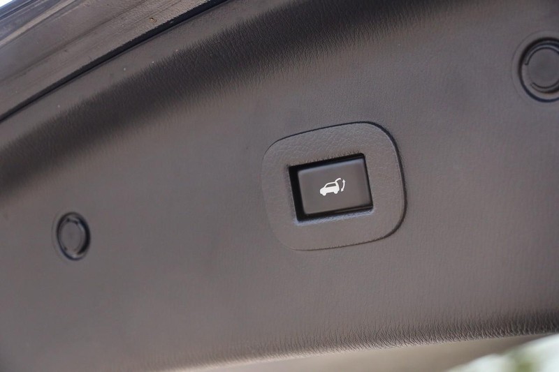 Nissan Armada Vehicle Image 09