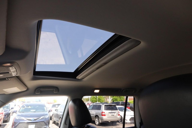 Nissan Armada Vehicle Image 10