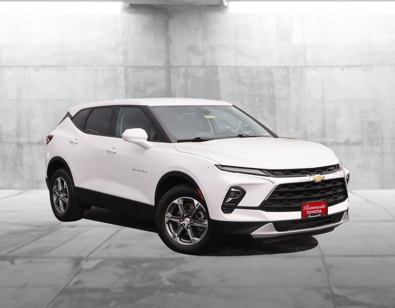 Chevrolet Blazer Vehicle Image 02