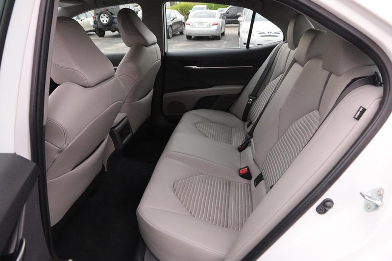 Toyota Camry Vehicle Image 09