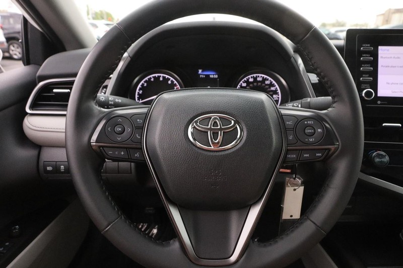 Toyota Camry Vehicle Image 10