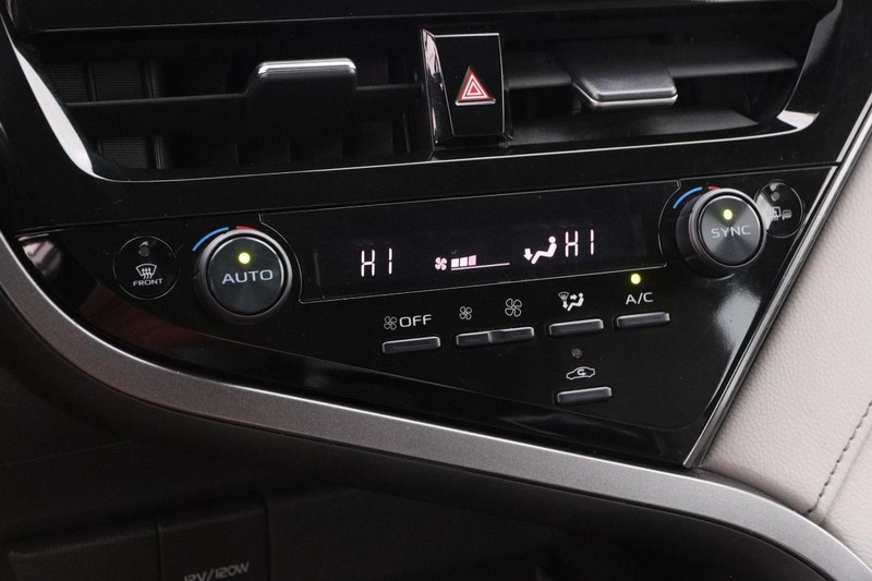 Toyota Camry Vehicle Image 16