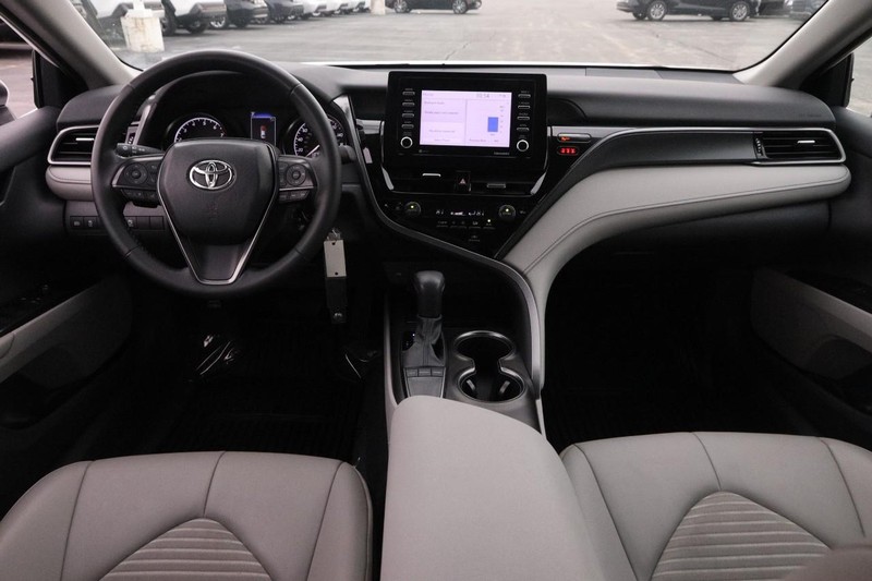 Toyota Camry Vehicle Image 19
