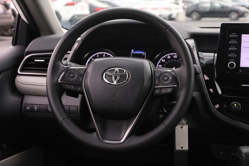 Toyota Camry Vehicle Image 21