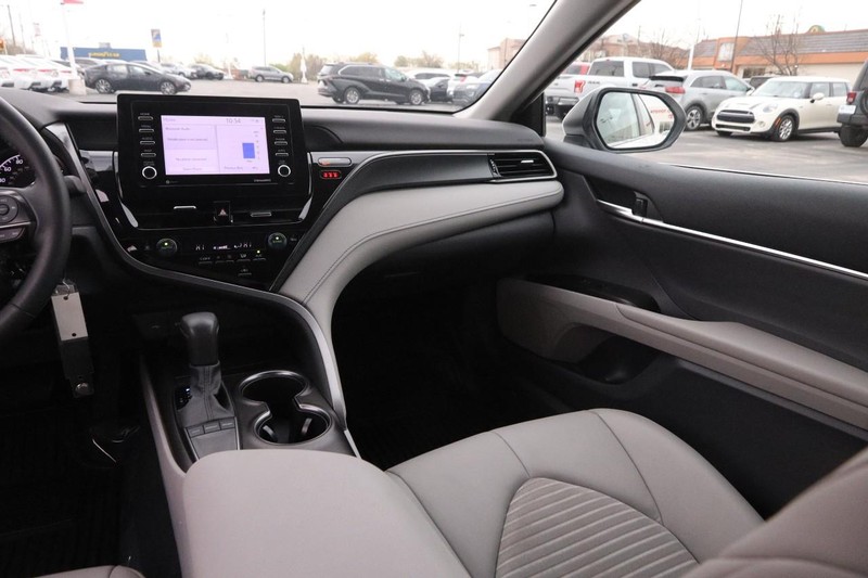 Toyota Camry Vehicle Image 23