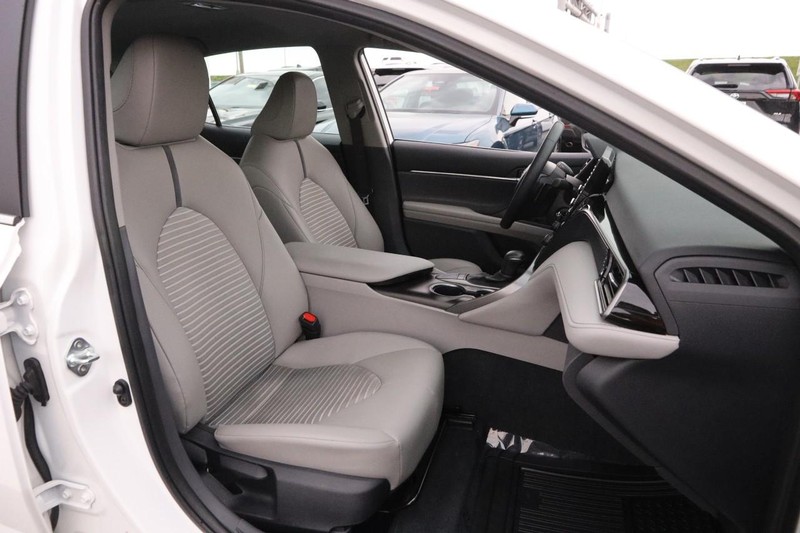 Toyota Camry Vehicle Image 24