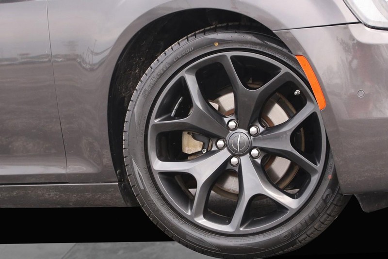 Chrysler 300 Vehicle Image 03