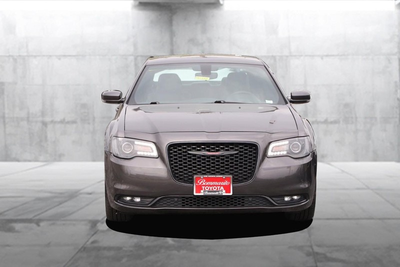 Chrysler 300 Vehicle Image 04