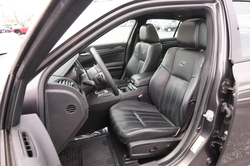 Chrysler 300 Vehicle Image 08