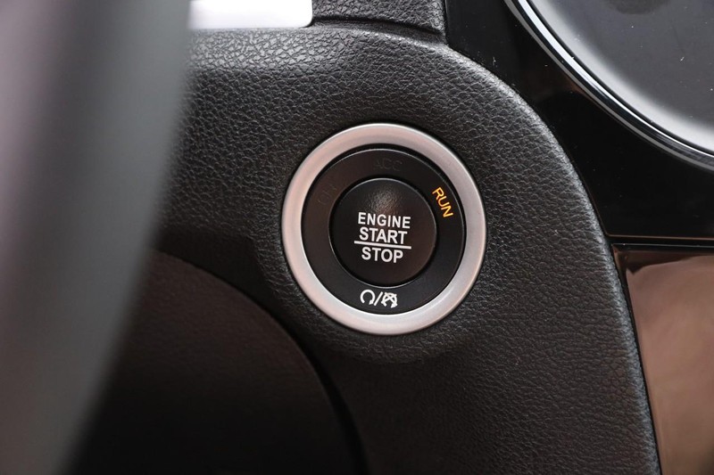 Chrysler 300 Vehicle Image 15