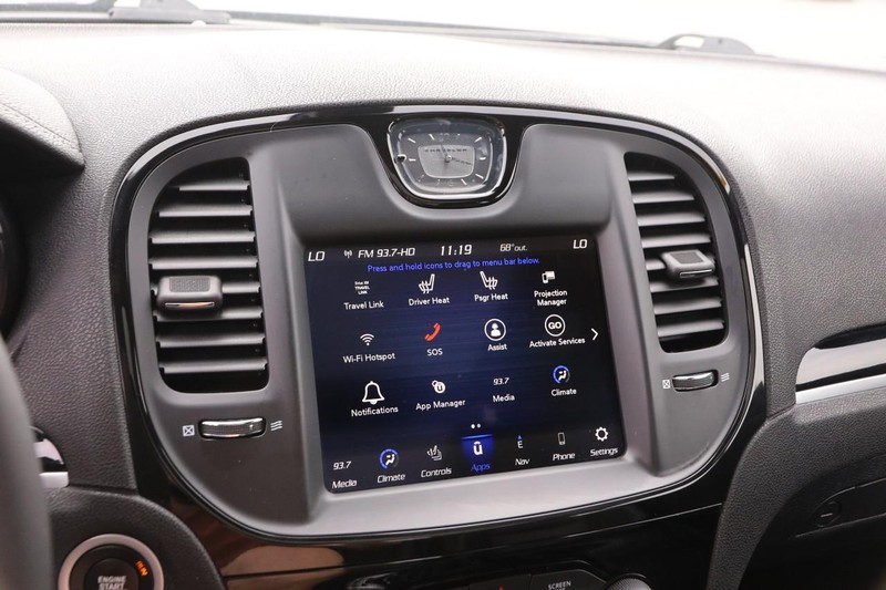 Chrysler 300 Vehicle Image 16