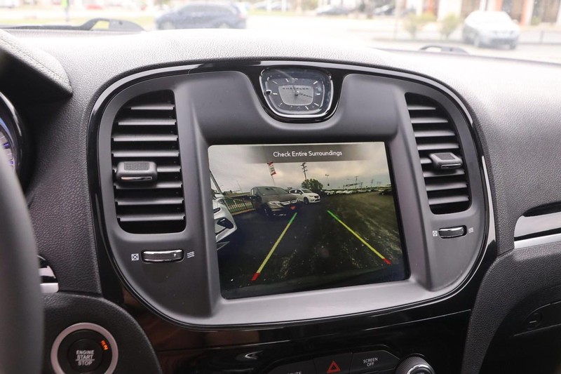 Chrysler 300 Vehicle Image 17