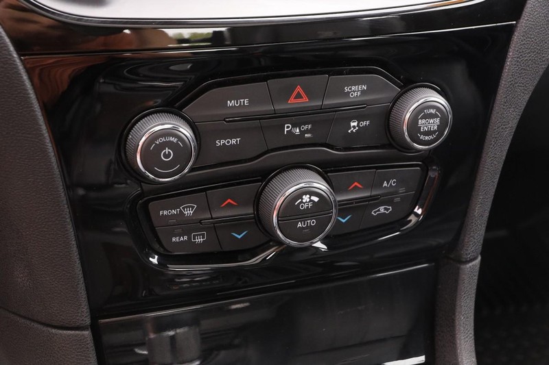 Chrysler 300 Vehicle Image 19
