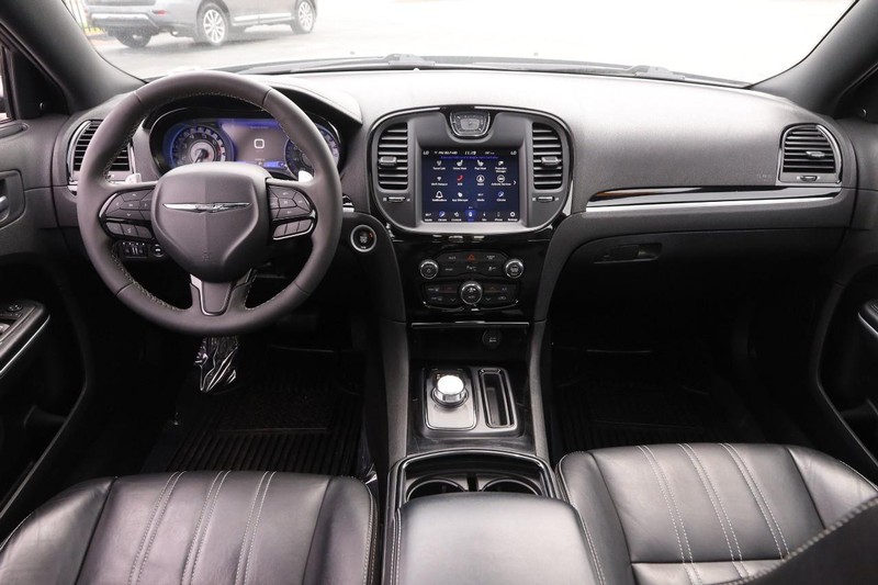Chrysler 300 Vehicle Image 21
