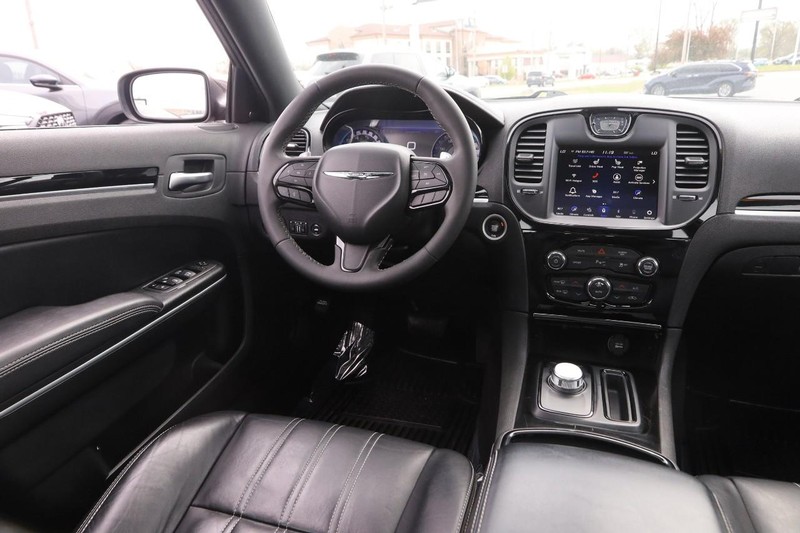 Chrysler 300 Vehicle Image 22