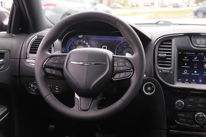 Chrysler 300 Vehicle Image 23