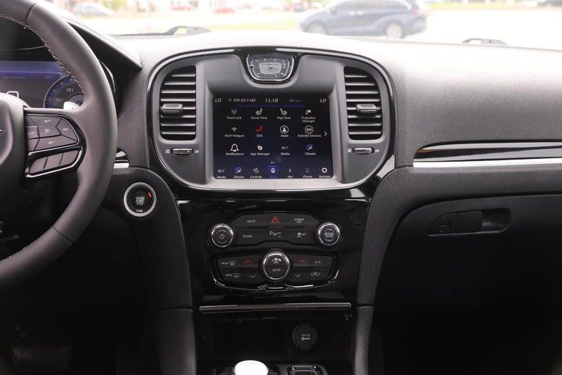 Chrysler 300 Vehicle Image 24