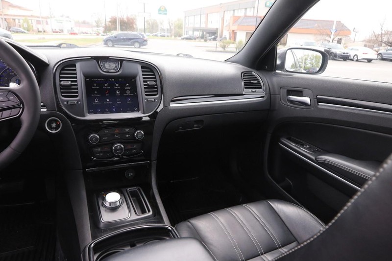 Chrysler 300 Vehicle Image 25