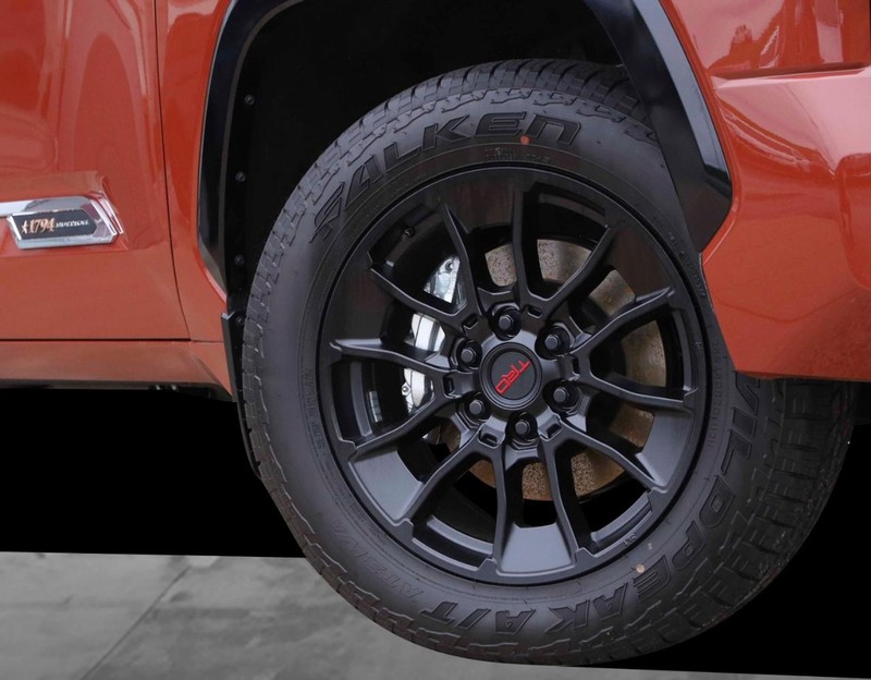 Toyota Tundra 4WD Vehicle Image 03