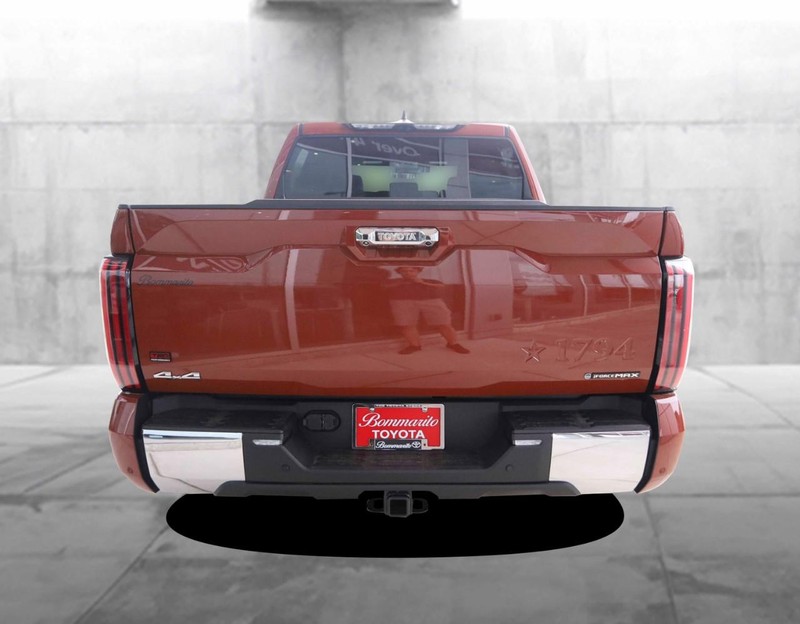 Toyota Tundra 4WD Vehicle Image 06