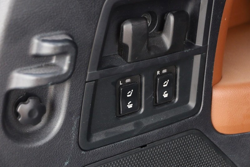 Toyota Sequoia Vehicle Image 08