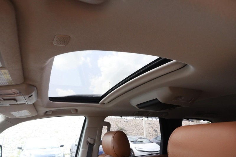Toyota Sequoia Vehicle Image 09