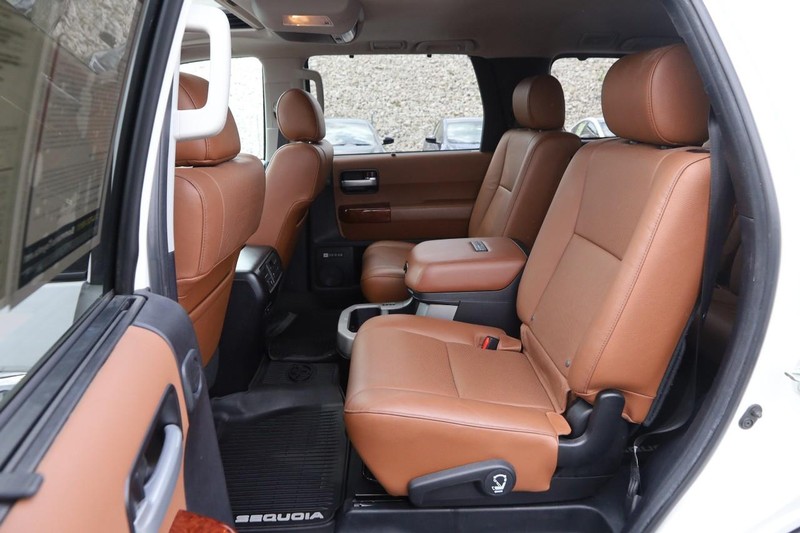 Toyota Sequoia Vehicle Image 11