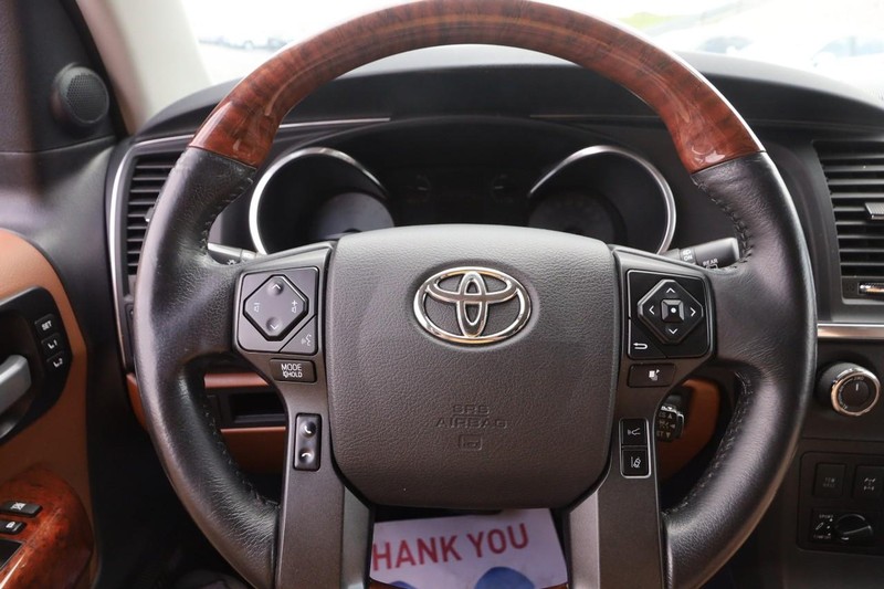 Toyota Sequoia Vehicle Image 14