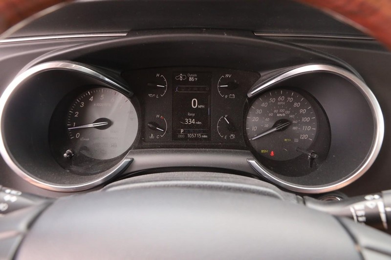 Toyota Sequoia Vehicle Image 17