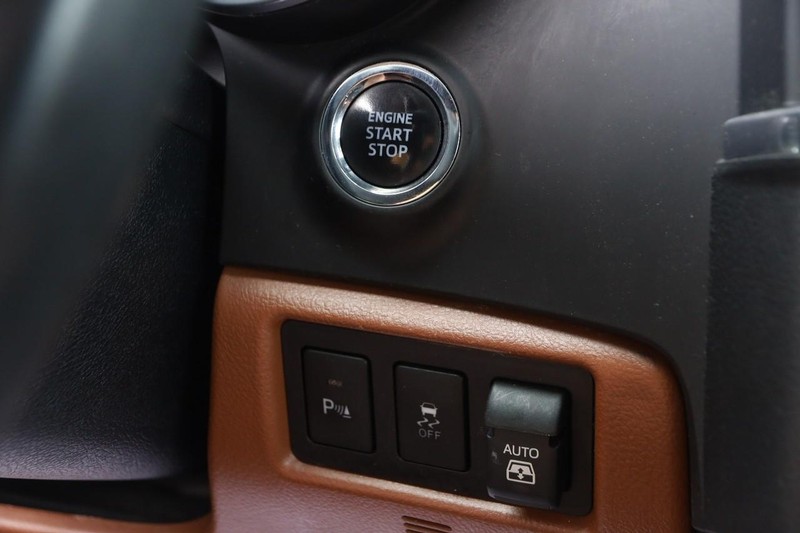 Toyota Sequoia Vehicle Image 19