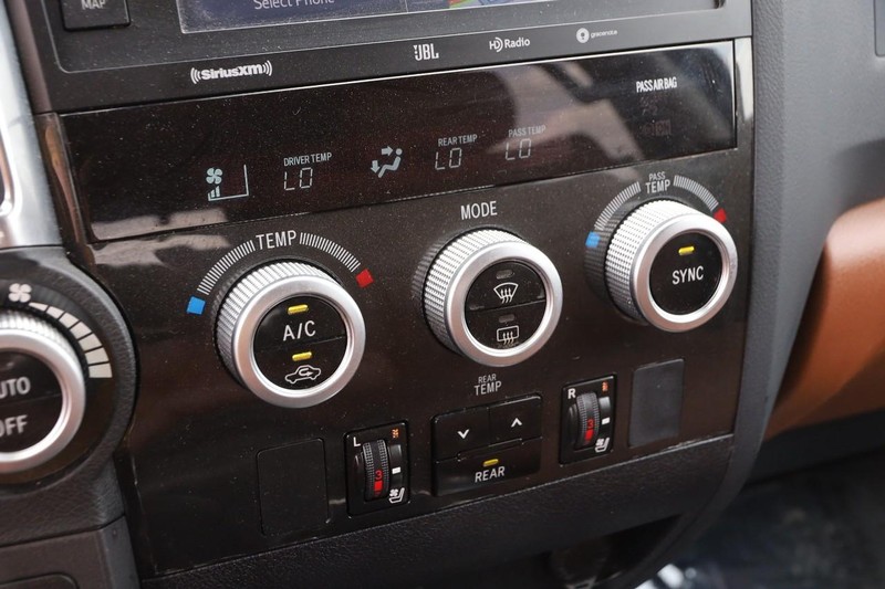 Toyota Sequoia Vehicle Image 23